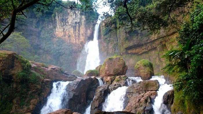 wisata-alam-terbaik-di-jawa-barat-untuk-pecinta-petualangan